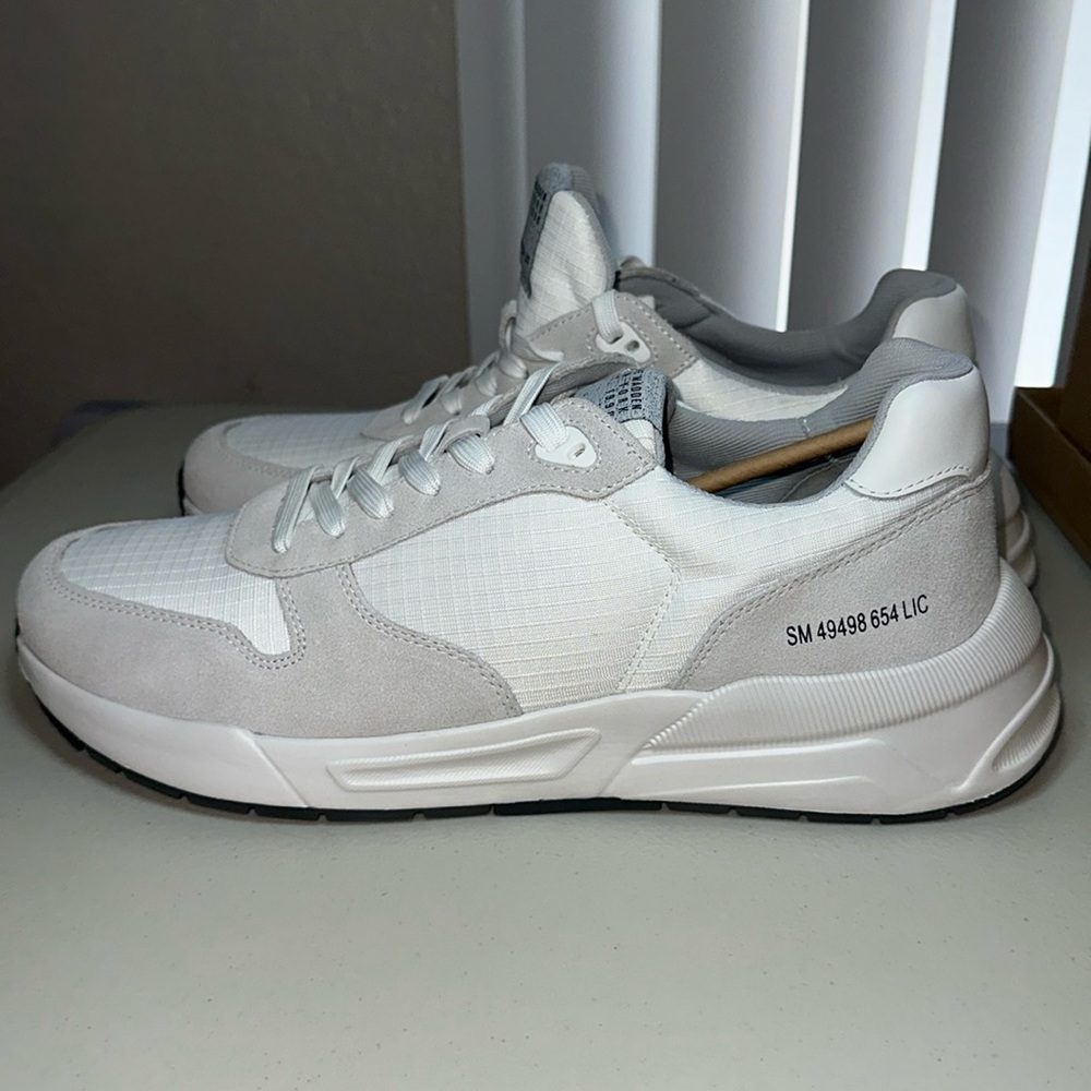 STEVE MADDEN BRADDIK WHITE NEW, size 13, very comfy, last one!